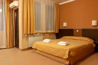 Отель Ostrova Holiday Village Бели-Осым Двухместный номер с 1 кроватью или 2 отдельными кроватями и балконом-2